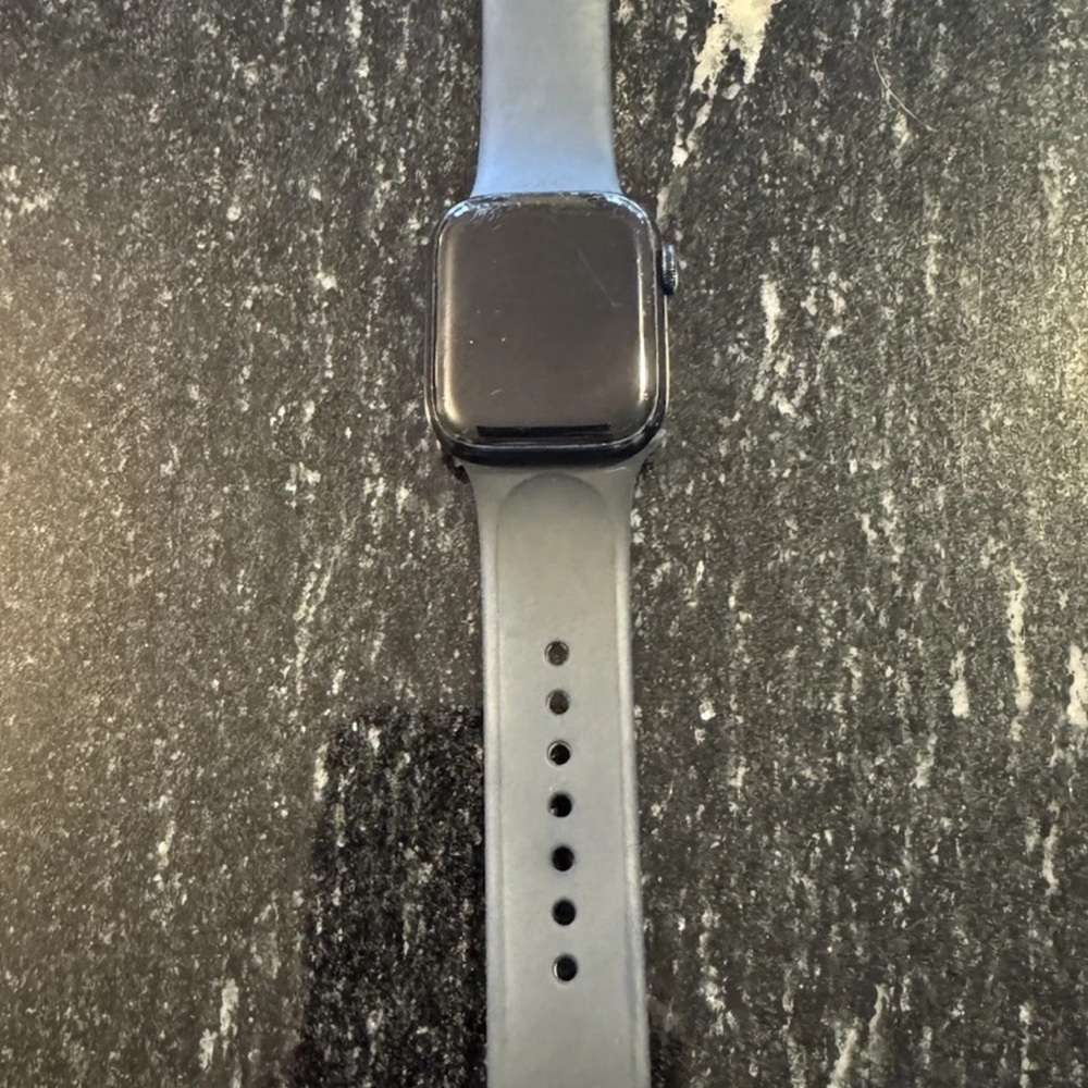 Used Apple Watch Series 8 41mm Aluminum Midnight GPS+Cellular and band!